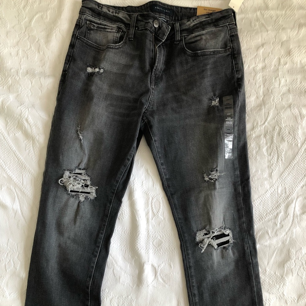 Brand New dark grey Aeropostale jeans.
